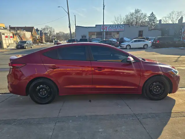 2017 Hyundai Elantra - Photo 8