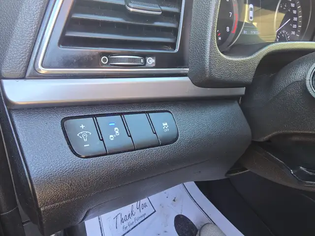2017 Hyundai Elantra - Photo 17