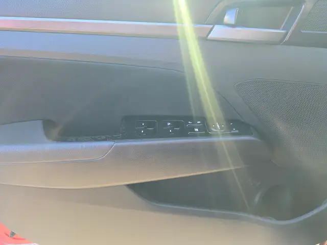 2017 Hyundai Elantra - Photo 18