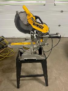 Dewalt 12 inch dual bevel slider & stand - Photo 2
