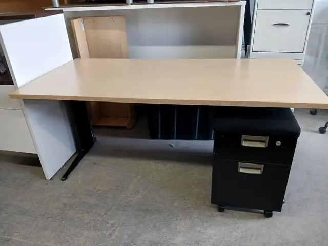 Desks/ 100s of desks / L-Shapes/U-Shapes used in stock $199 & up - Photo 2