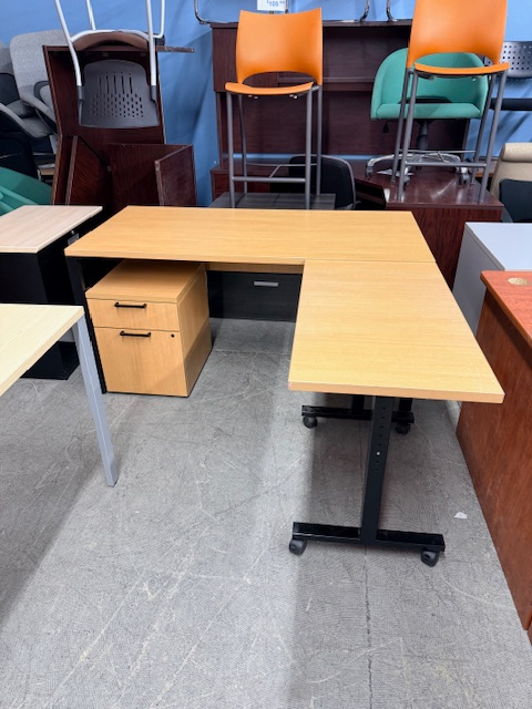 Desks/ 100s of desks / L-Shapes/U-Shapes used in stock $199 & up - Photo 7
