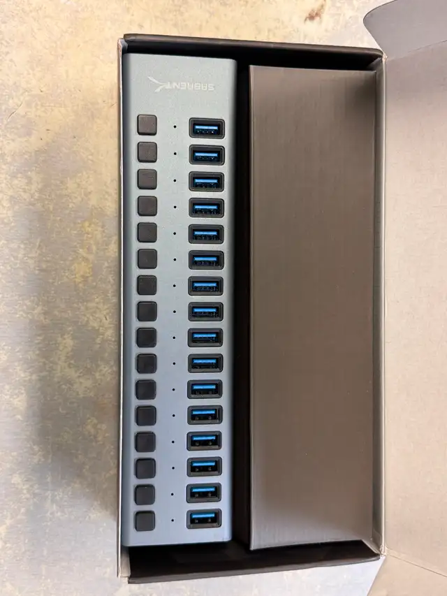 16-Port USB 3.0 Hub and Charger - Photo 2