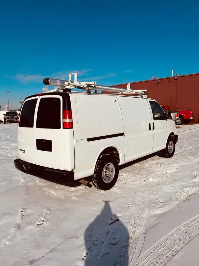 2012 Chev Express Cargo Van - Photo 3