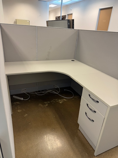 Cubicles/ Tayco 5x5.5 workstations $499.99 / excellent condition - Photo 2