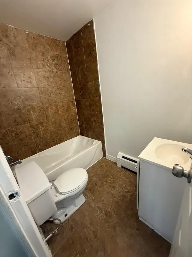 1 or 2 Bedroom Apartment For Rent - Photo 7