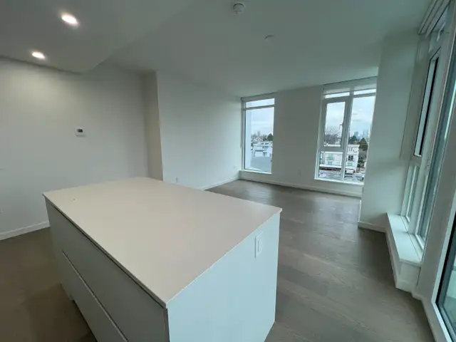 Brand New W68 – 1 BR   Den, 1 BA, 1 Parking For Rent - Photo 2