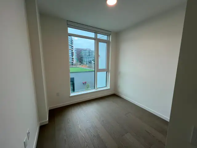 Brand New W68 – 1 BR   Den, 1 BA, 1 Parking For Rent - Photo 4