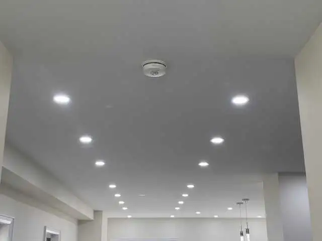 potlight inside and outside - Photo 2