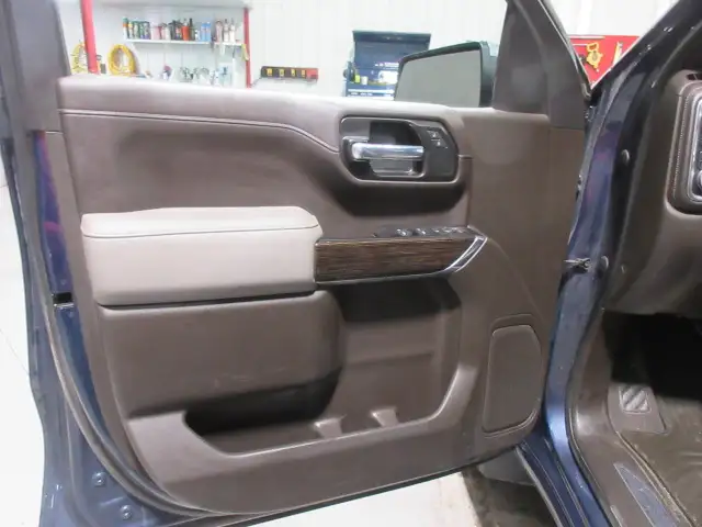 2022 GMC Sierra 1500 SLE Crew Cab V8 4X4 - Photo 7