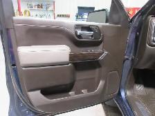 2022 GMC Sierra 1500 SLE Crew Cab V8 4X4 - Photo 7