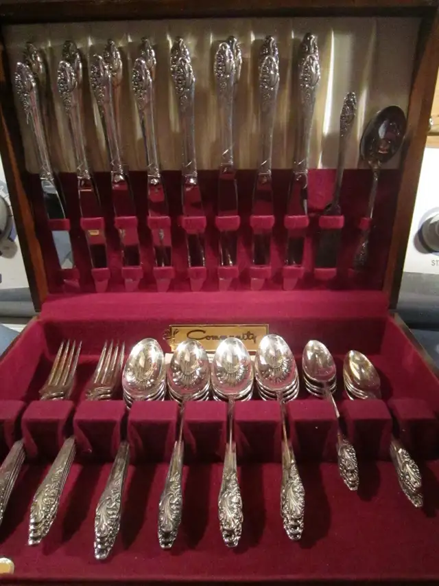 #12-49K  EVENING STAR silverware set for 8 - Photo 2