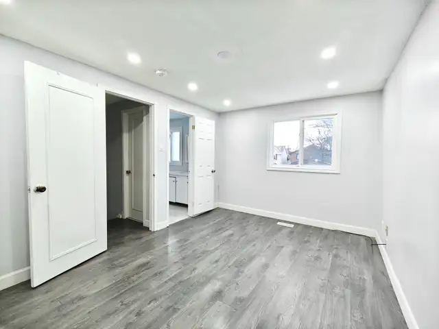 Room for rent near Square One Mississauga UTM Sheridan College - Photo 3