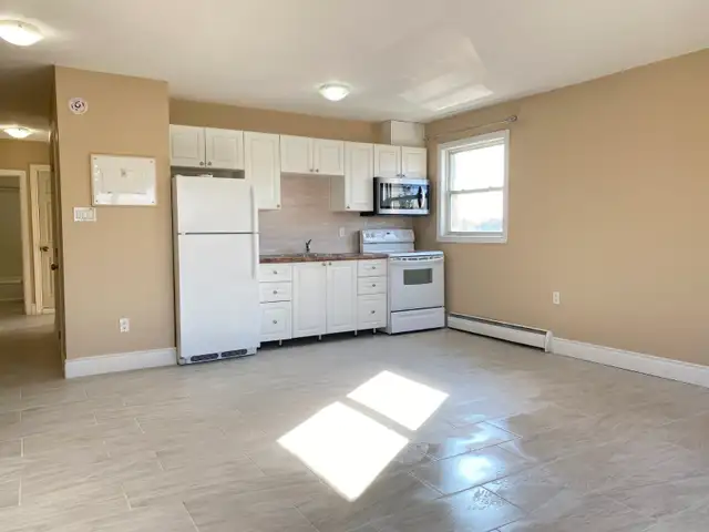 Renovated 2BR on York St, London, $1,450   Hydro, 2 Months Free - Photo 12