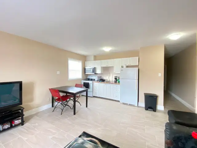 Renovated 2BR on York St, London, $1,450   Hydro, 2 Months Free - Photo 15