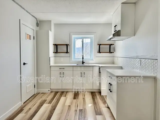 3 Bedroom, 1 Bath Unit - 141A Frederica St. E St. Unit 2 - $1995 - Photo 3