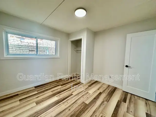 3 Bedroom, 1 Bath Unit - 141A Frederica St. E St. Unit 2 - $1995 - Photo 4