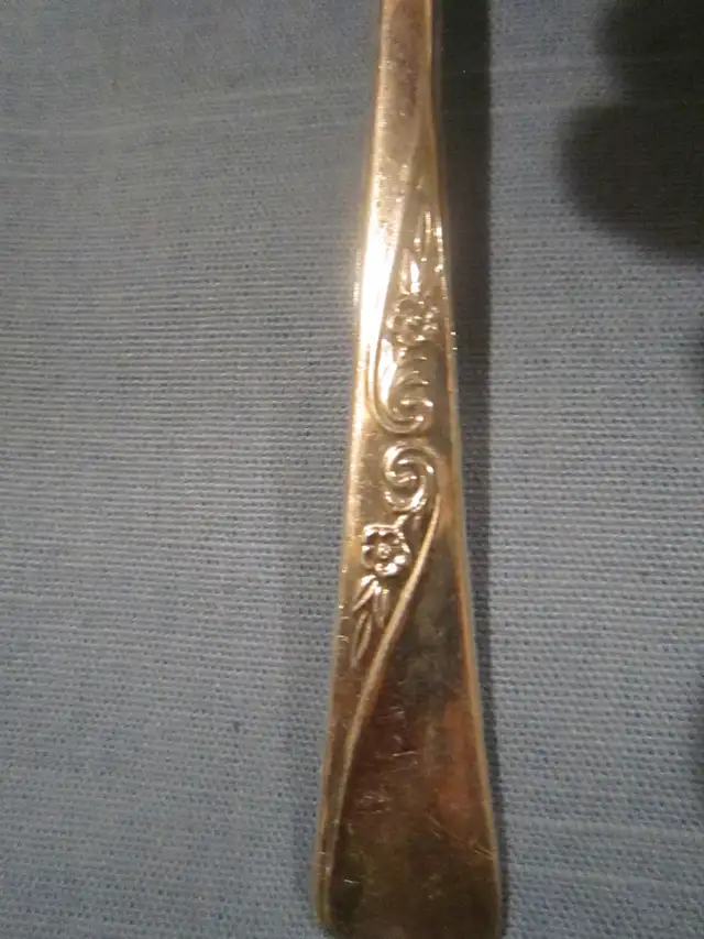 #79-114B  REVELATION silverware set for 12