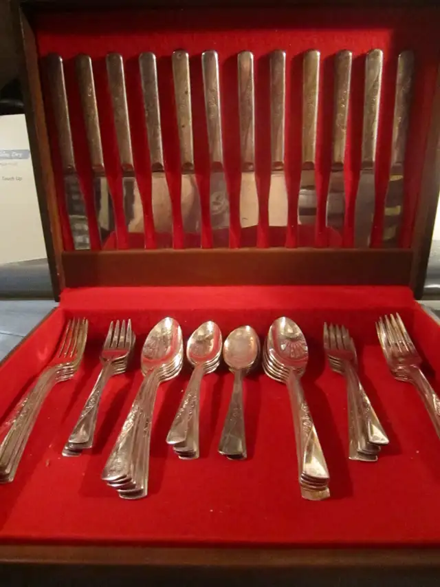 #79-114B  REVELATION silverware set for 12 - Photo 2