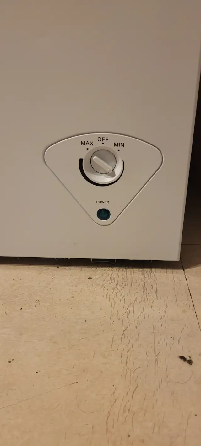 Congélateur cube à vendre.