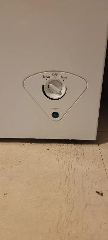 Congélateur cube à vendre.