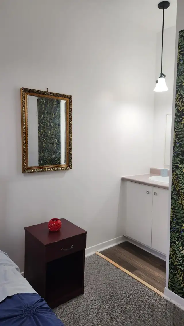 Chambre meublee bain prive-$770-Berri-Uqam-Room with private bat - Photo 7