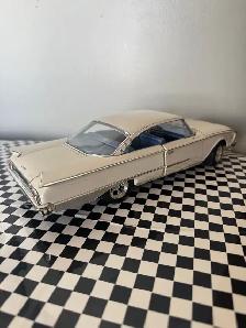 1:18 Scale 1960 Ford Starliner Diecast Car - Photo 2