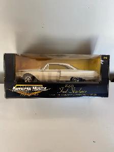 1:18 Scale 1960 Ford Starliner Diecast Car - Photo 3
