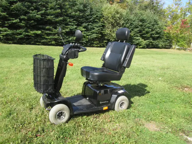 Pride Celebrity LR Scooter