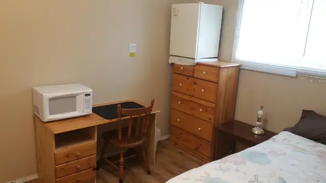 Furnished Room in Sylvan Lake Looking for Mature Roommate. - Photo 3