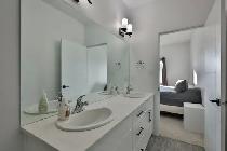 Great space and location 3 Bed 2 bath upper unit for rent! - Photo 7