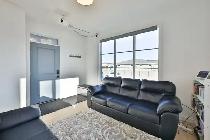 Great space and location 3 Bed 2 bath upper unit for rent! - Photo 9