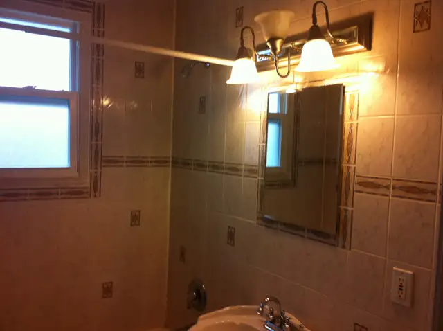 -= AVAILABLE NOW! 2 bedroom apt w/ balcony & Parking=- - Photo 4