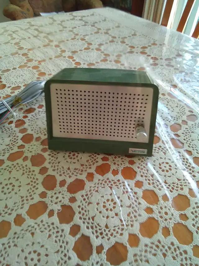 Un beau petit haut-parleur amplifié avec un contrôle de volume. - Photo 4