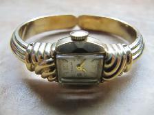 Vintage Bulova Ladies 10KGF Bangle Bracelet Watch Circ 1940-50s