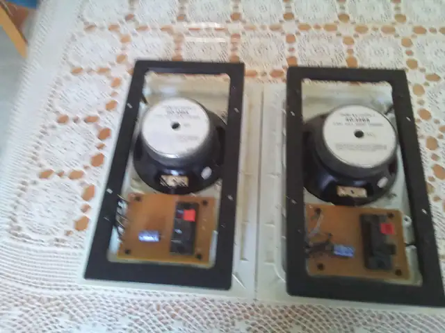 Haut-parleurs murales Realistic . - Photo 4