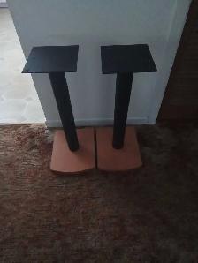 Supports pour haut-parleurs hauteur 24 pouces.