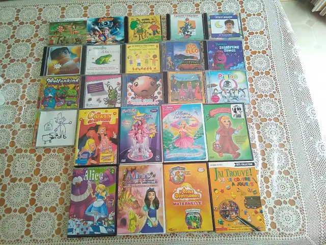 À vendre 12 DVDS pour enfants et 26 CDS pour enfants.