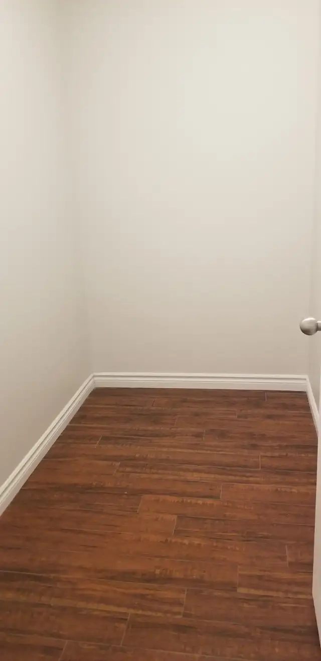 SPACIOUS – RENOVATED – PET FRIENDLY - Photo 6