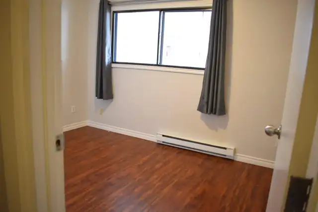 SPACIOUS – RENOVATED – PET FRIENDLY - Photo 7