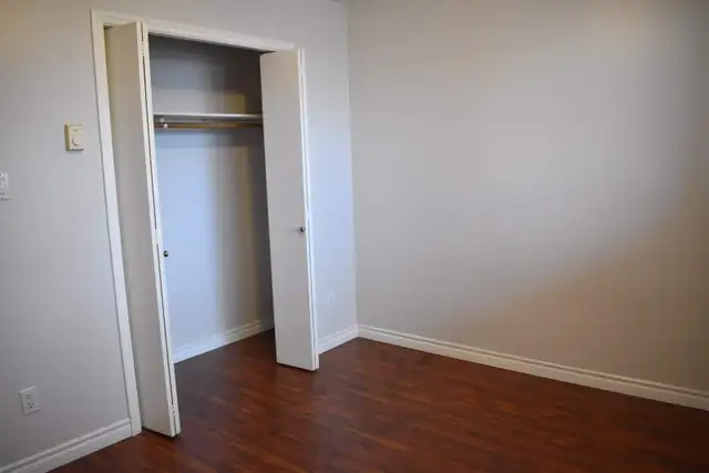 SPACIOUS – RENOVATED – PET FRIENDLY - Photo 8