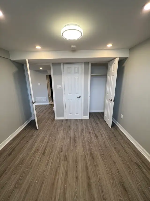 2 Bedroom Den Legal Basement (Ultra Quite) - May 1 - Photo 7