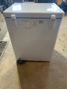 Danby compact chest Freezer - Photo 3