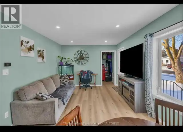 279,900! Two Bed / One bath home! - Photo 3