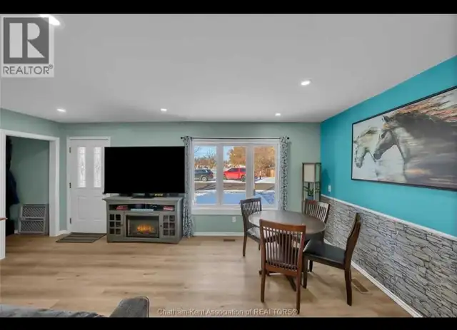 279,900! Two Bed / One bath home! - Photo 4
