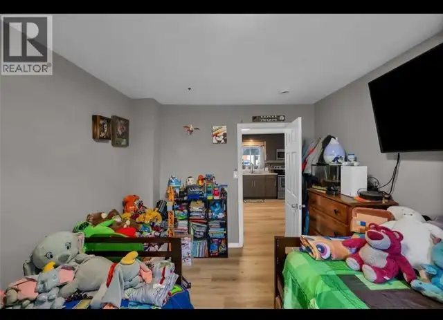 279,900! Two Bed / One bath home! - Photo 8
