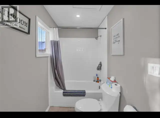279,900! Two Bed / One bath home! - Photo 10
