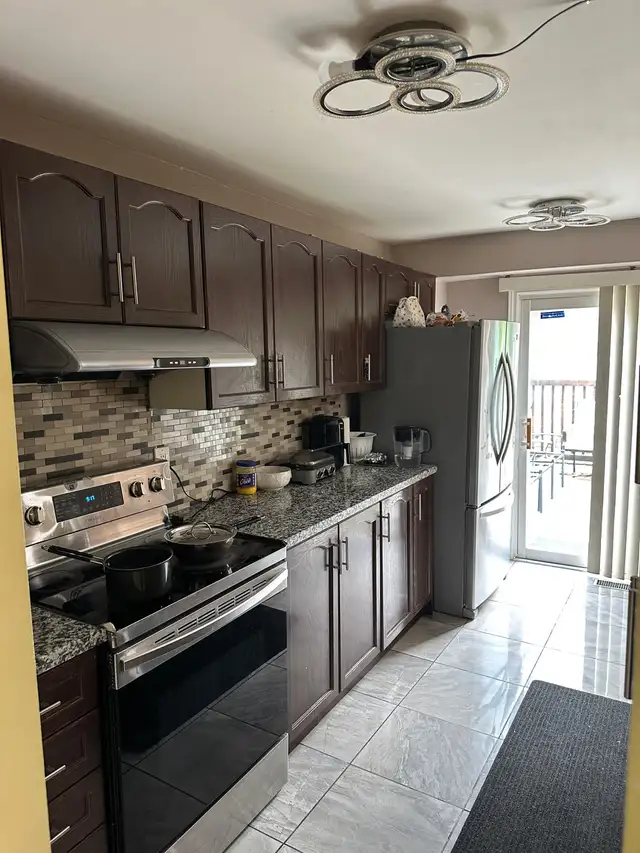 3 Bedrooms House For Rent- Brampton - Photo 4