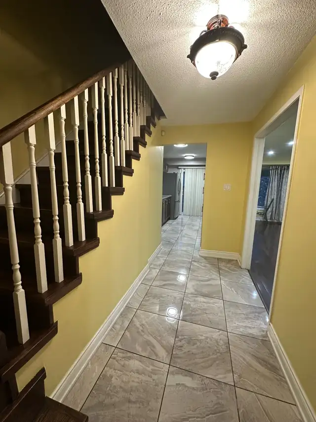 3 Bedrooms House For Rent- Brampton - Photo 7
