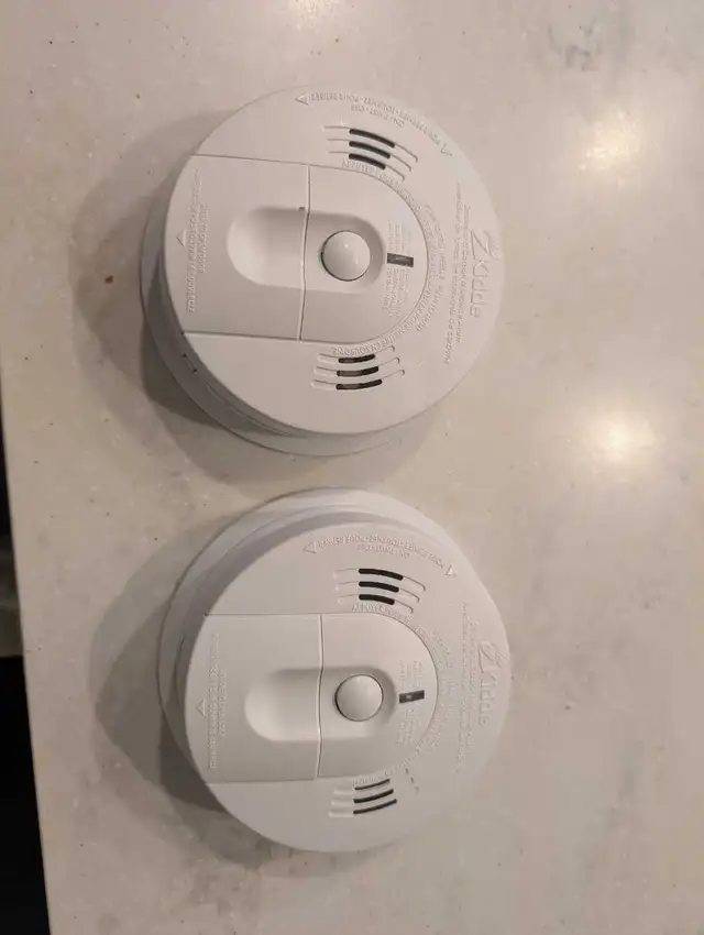 2 X Smoke and Carbon Monoxide Detectors Battery Operated